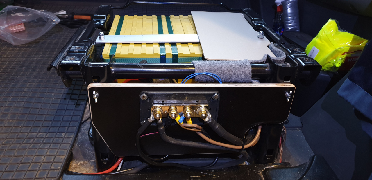 Batterie unter dem Beifahrersitz in Batteriekasten oder nicht -  Wohnmobilaufbau 